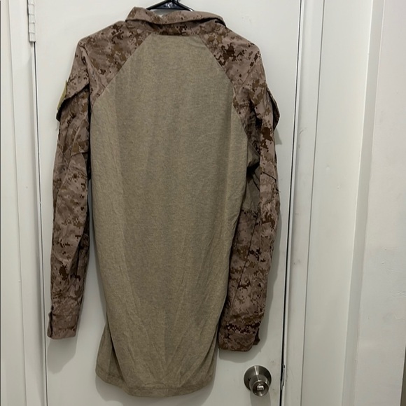 Men's Tactical Shirt in Tan and Camouflage - Picture 4 of 4